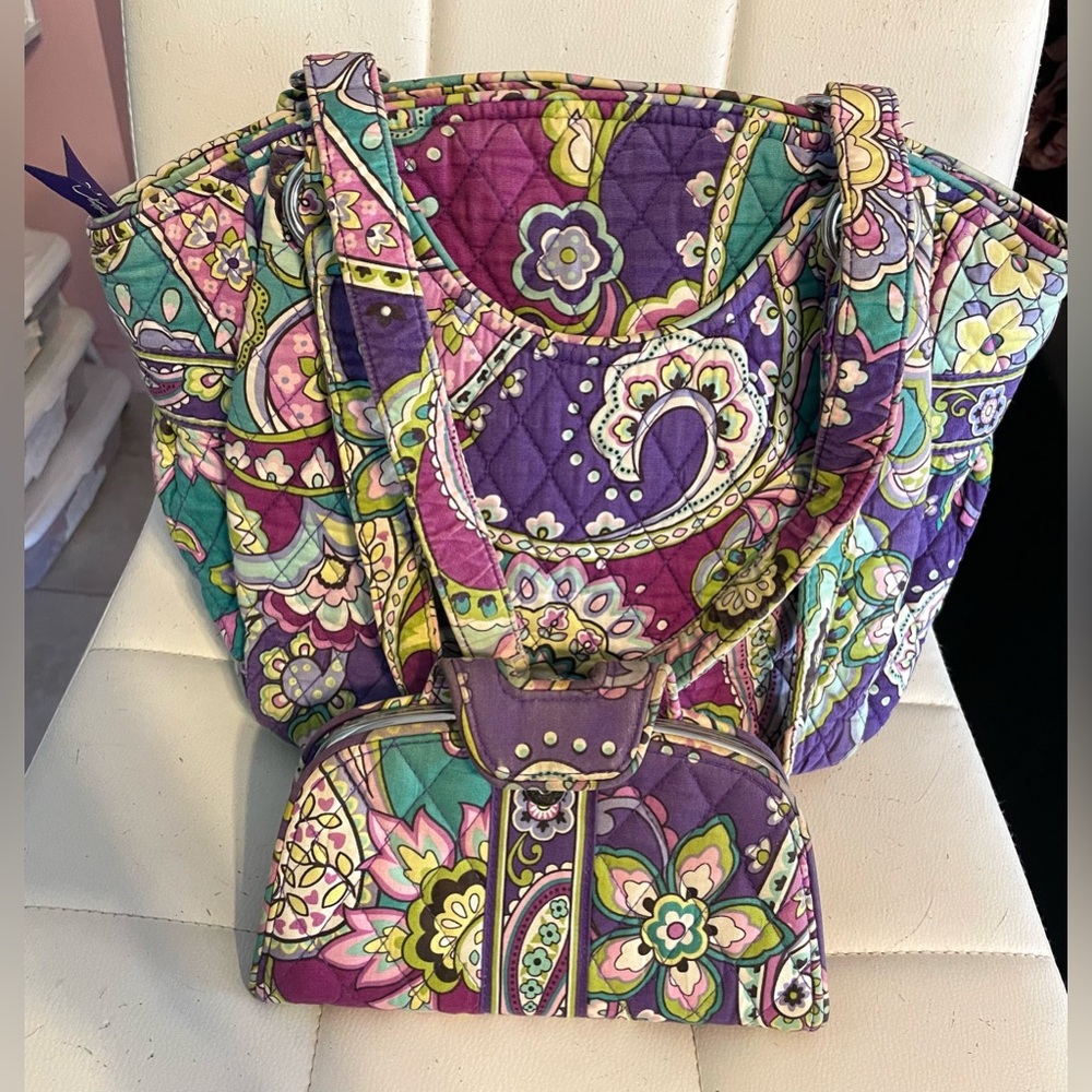 Vera Bradley Heather Glenna Multi Color Paisley Print Quilted Handbag & Clutch